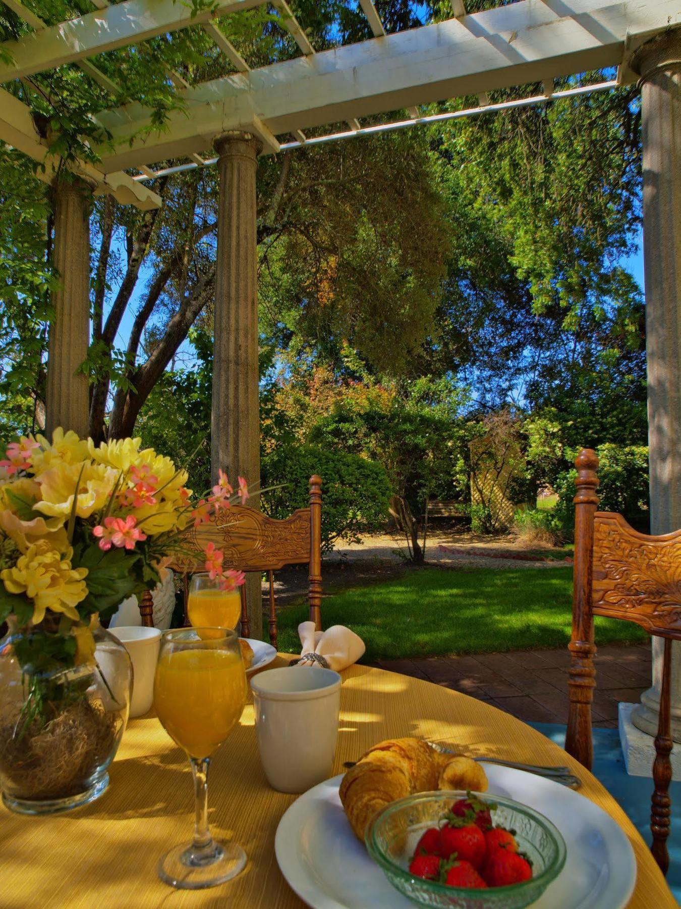 Shady Oaks Country Inn St. Helena Restaurang bild
